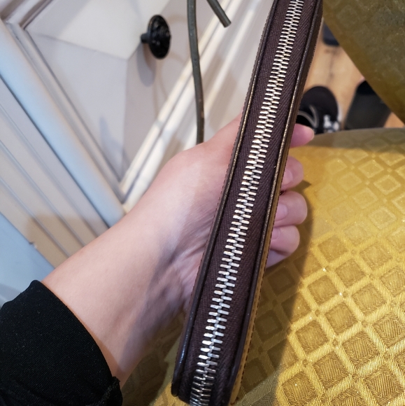 FENDI ZIP AROUND LONG WALLET - Picture 9 of 12